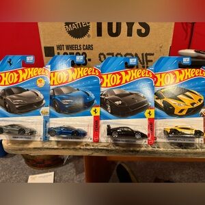 Hot Wheels 3 Ferraris and 1 Lamborghini Huracan. F40 and SF90 Stradale